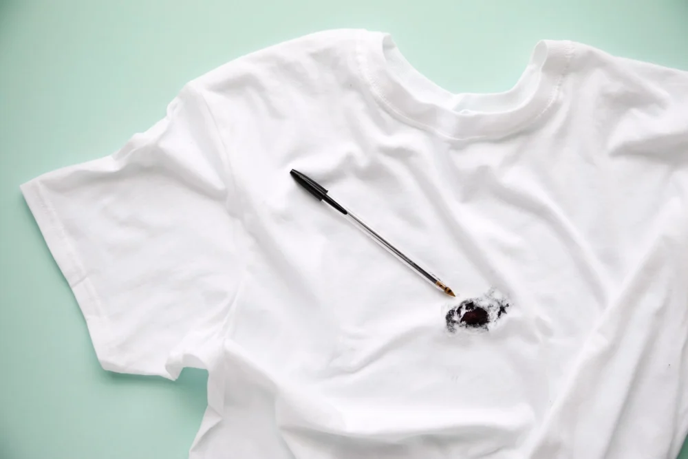 Cómo quitar manchas de tinta de la ropa