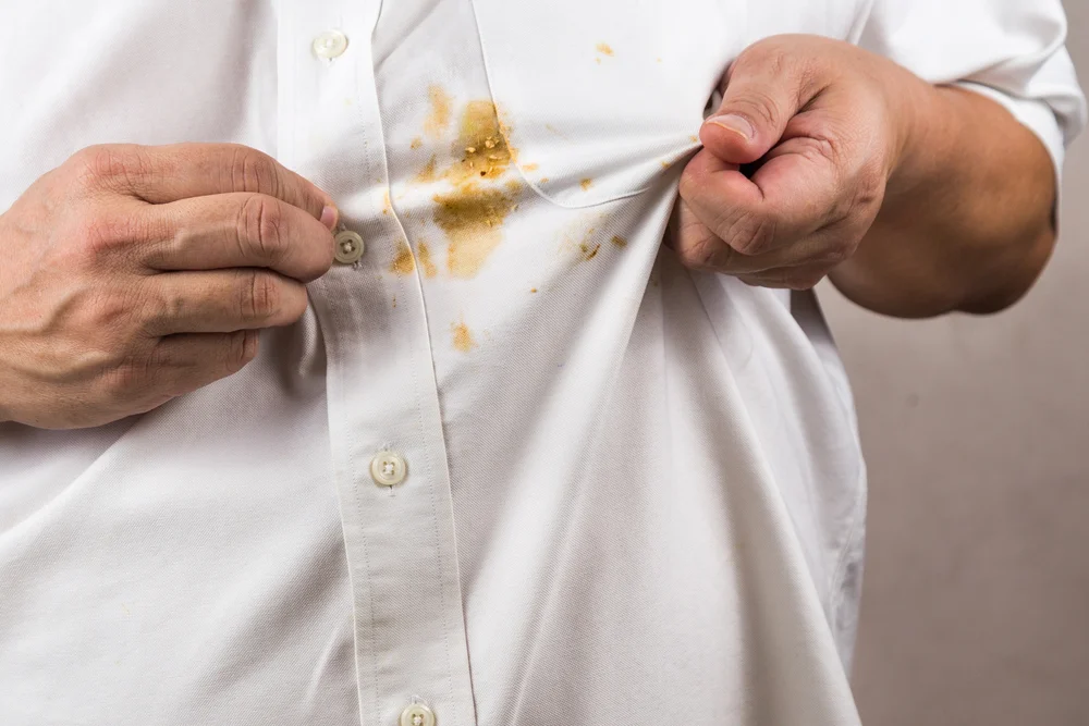 Cómo quitar manchas de grasa en la ropa