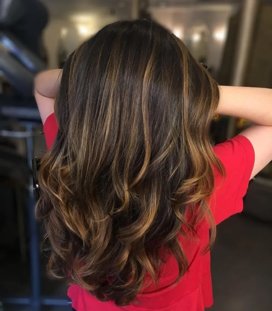 Cabello Oscuro con Rayitos