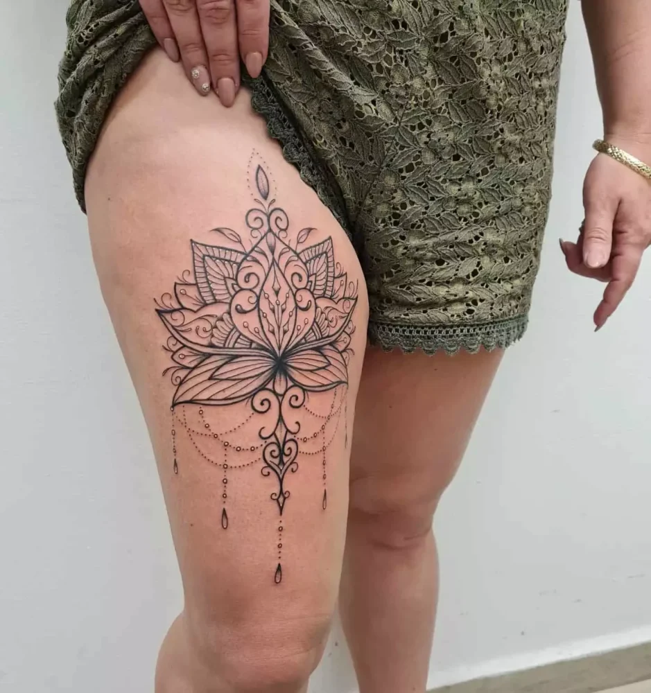 Tatuaje de Mujer en la Pierna