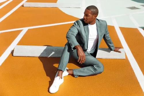 Traje con Tenis